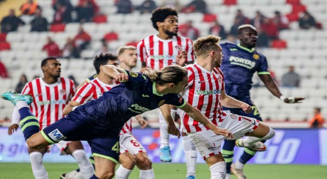 Spor Toto Süper Lig: FTA Antalyaspor: 0 - MKE Ankaragücü: 0 (İlk yarı)