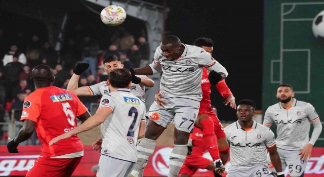 Spor Toto Süper Lig: Ümraniyespor: 1 - Medipol Başakşehir: 3 (Maç sonucu)