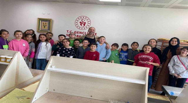 Su üstünde resim yapmayı öğrendiler