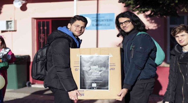 SUBÜ öğrencileri Akyazıda kitap bağışı yaptı