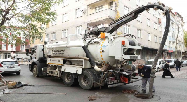 Sultangazi Belediyesinden ‘kameralı temizlik