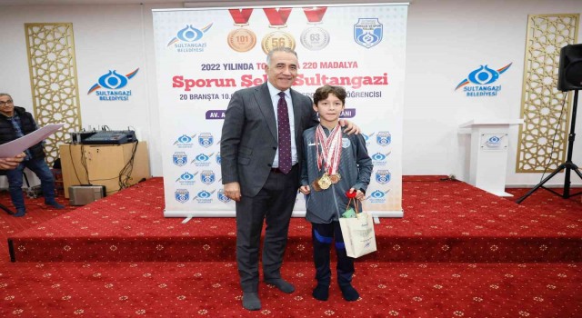 Sultangazi Belediyesinin başarılı sporcuları madalyalarla dolu bir yılı geride bırakıyor
