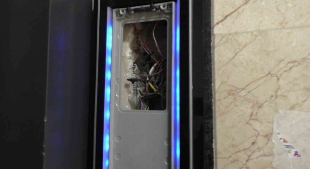 Sultangazide onlarca binanın görüntülü konuşma sistemlerini çaldılar