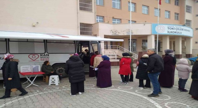 Suluovada öğrenci velilerinden Kızılaya kan bağışı