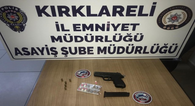 Şüphe üzerine durdurulan 5 kişi de uyuşturucu ele geçirildi