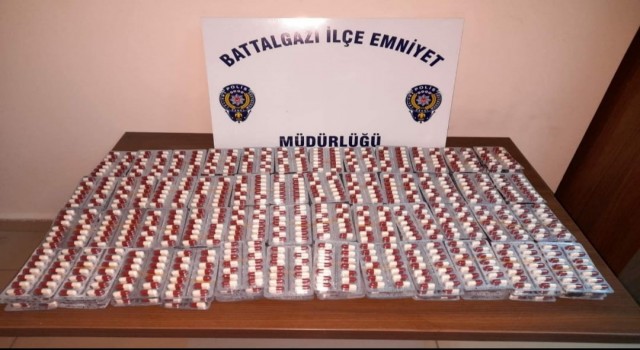 Şüphe üzerine durduruldu üzerinde binlerce hap çıktı