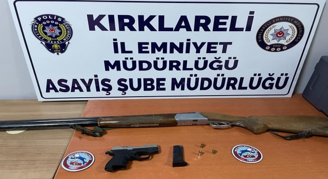 Şüpheli tavırlar uyuşturucu ve silah yakalattı