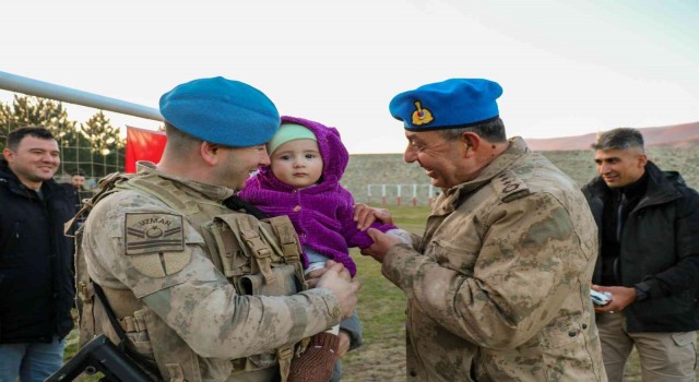 Suriyeden yurda dönen komandolar törenle karşılandı