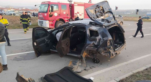 Takla atan araçtan burunları bile kanamadan çıktılar