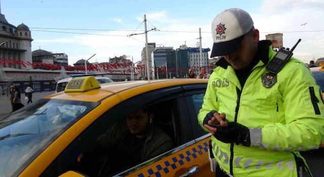 Taksimde taksimetre açmayan ve pazarlık yapan taksicilere ceza yağdı