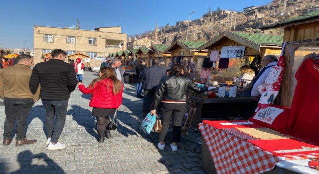 Talas Maharetli Eller Kadın Üretici Pazarına İlgi Büyük