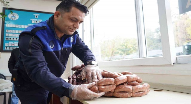 Tarsusta etiketsiz 23 kilogram sucuk ele geçirildi