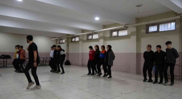 Tatvanda halkoyunları kursuna yoğun ilgi