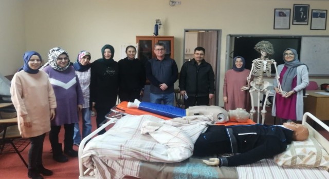 Tavşanlıda öğretmenlere ilk yardım eğitimi