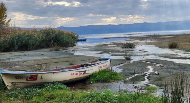 Tehlike çanları çalıyordu...DSİ İznik Gölünden su alınmasını kısıtladı