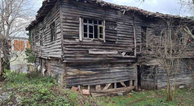 Tehlike saçan metruk binalar yıkılıyor