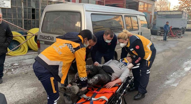 Tekirdağda inşaat işçisi çatıdan çatıya düştü