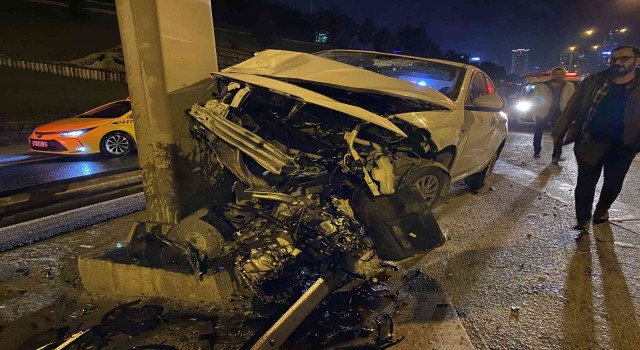 Temde kontrolden çıkan araç orta refüje çarptı: 1 yaralı