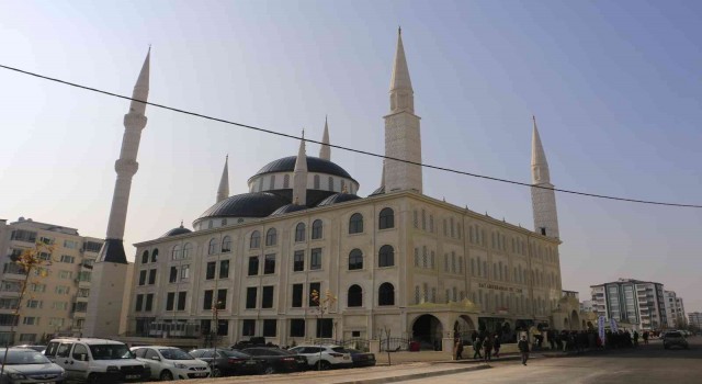 Temelini attığı cami, vefatının ardından çocukları tarafından tamamlandı