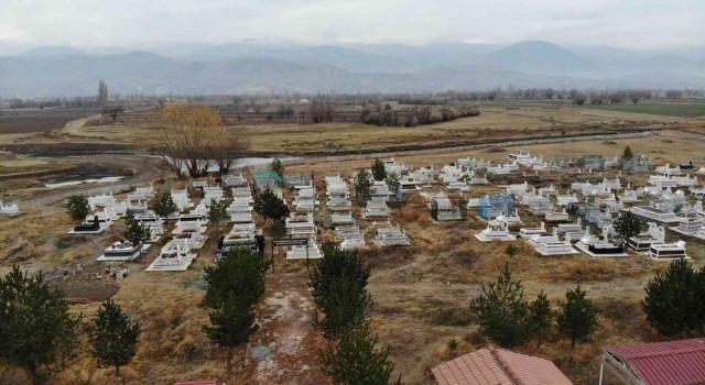 Teröre verilen ilk şehit Süleyman Aydın, kabri başında anıldı