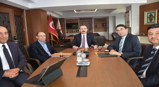 Ticaret Bakanı Muş, zincir marketler genel müdürleriyle görüştü