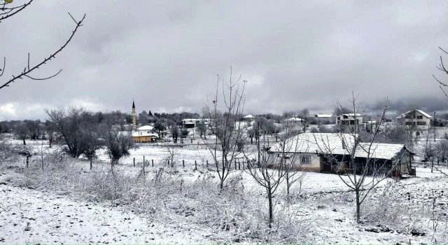 Tokatta yüksek kesimler beyaz örtü ile kaplandı