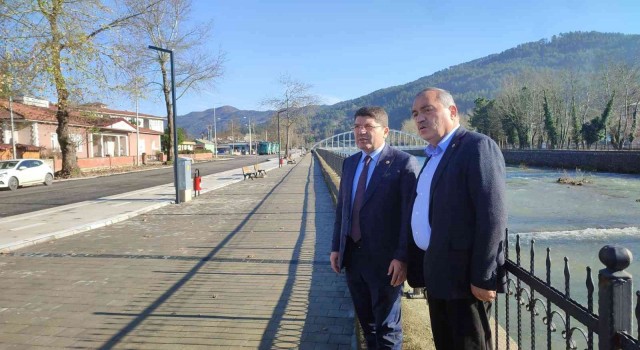 Tunç: Cumhurbaşkanımızın Siirtte okuduğu şiirle, İmamoğlunun hakimlere hakaretini eş tutamayız”
