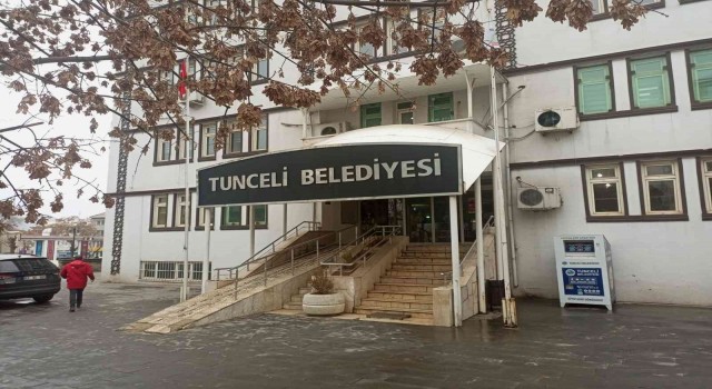 Tunceli Belediyesi hizmet binasının elektriği kesildi