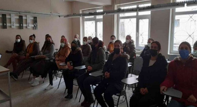 Tuncelide aile eğitimlerinden 832 kişi faydalandı