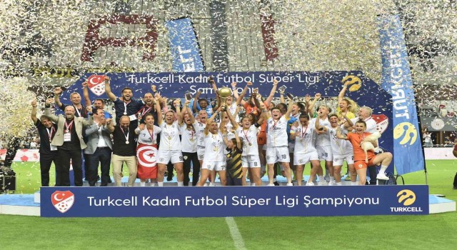 Turkcell 4 yıl daha Kadın Futbol Süper Liginin isim sponsoru
