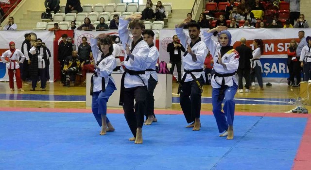 Türkiye Tekvando Poomsae Şampiyonası Ispartada devam ediyor