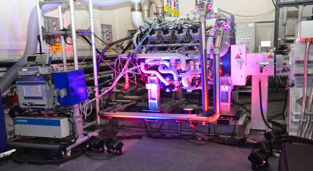 Türkiyenin ilk yerli lokomotifi Özgün Motor görücüye çıktı