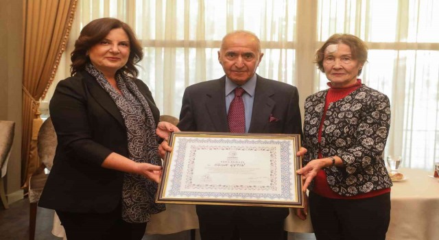 TÜSİAVdan Hikmet Çetine Vefa Beratı