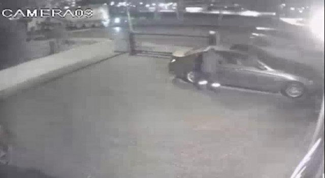 Tuzla ve Kartalda lüks otomobillere dadanan konsol hırsızları kamerada