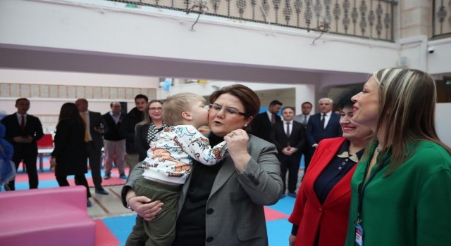 Ukraynalı çocuklar yeni yılı Türkiyedeki sıcak yuvalarında karşıladı