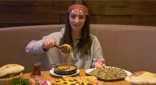 Uluslararası öğrenciler Rize ağzıyla mani söyledi