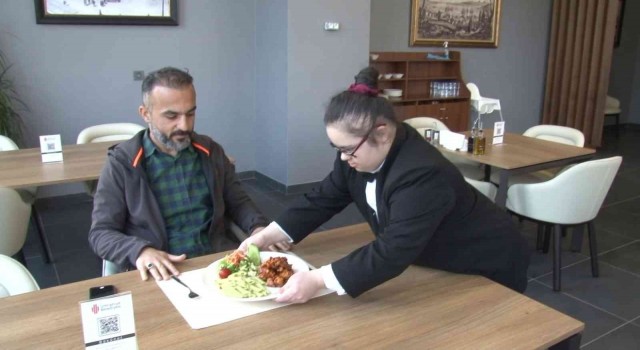 Ümraniyede down sendromlu özel bireyin çalıştığı “Sükunet” kafe hizmete açıldı