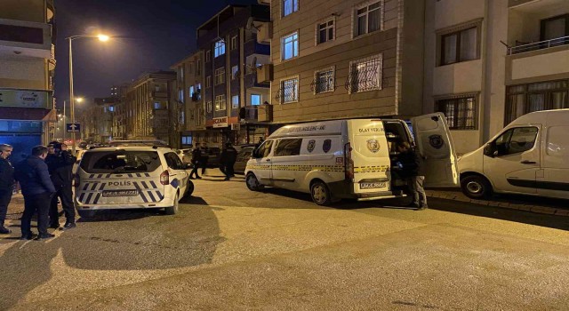 Ümraniyede kadın kaçırma iddiasında baba ve amca eve geldi, kapıya ateş etti