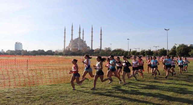 ÜNİLİG Türkiye Kros Şampiyonası Adanada yapıldı