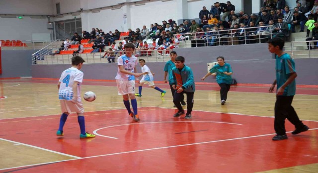 Uşakta dezavantajlı çocuklar spor için bir araya geldi