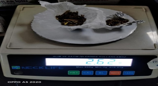 Uyuşturucuyu sigara kağıdına saklamış