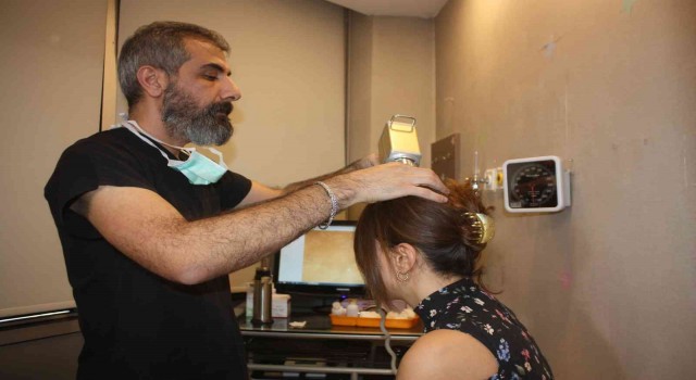Uzmanı uyardı: Kışın saçta kepeklenme yaşayanlar seboreik egzama olabilir