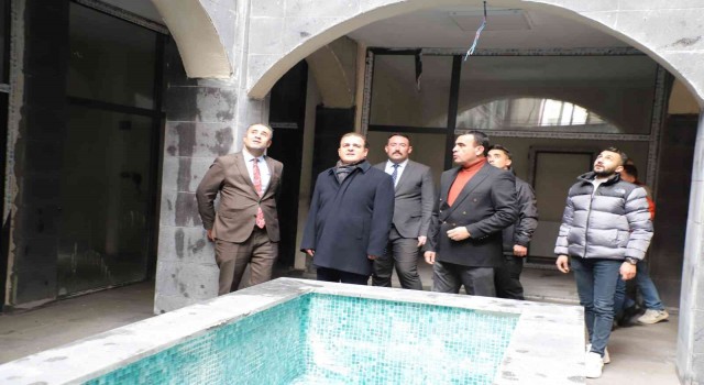 Vali Akbıyık Hakkari gelişiyor ve dönüşüyor