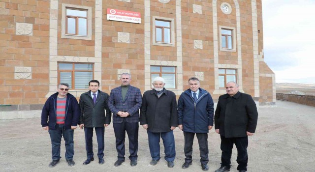 Vali Çağatay, Şehit Öztürkün vasiyeti olan cami ve külliye inşaatında incelemelerde bulundu