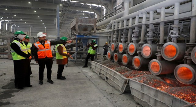 Vali dünyanın sayılı tesislerinden olan magnezyum tesisini inceledi