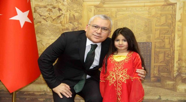 Vali Şimşek gündem olan Sivaslı Hirayı makamında ağırladı