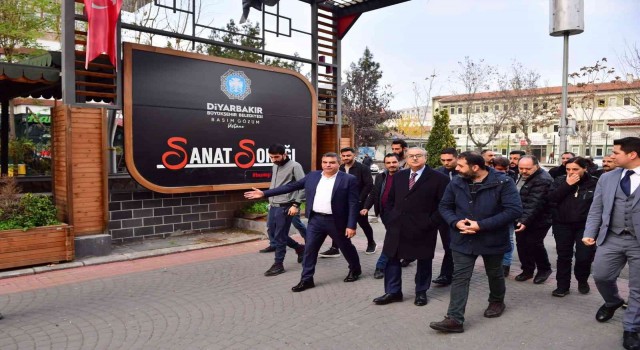 Vali Su, Sanat Sokağı esnafının taleplerini dinledi