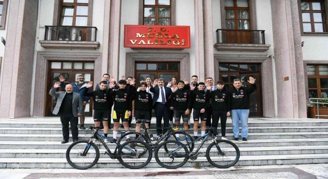 Vali Tavlı bisikletçileri ağırladı