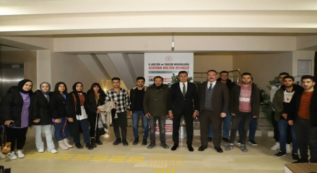 Vali Yardımcısı Kumbasar gençlerle birlikte film izledi