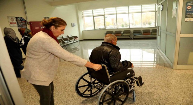 Van Büyükşehir Belediyesinden engelli vatandaşlara medikal malzeme desteği